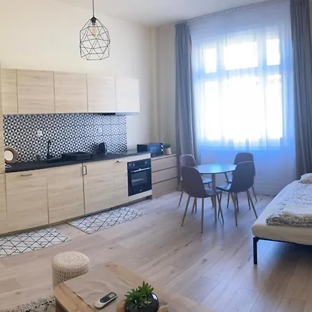 Luxury Giant 157m2 - 4 Exclusive In One Place With 4 Free Garages!!! 아파트 부다페스트