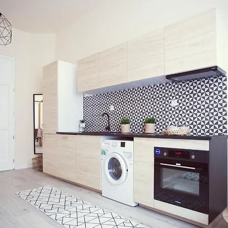 Luxury Giant 157m2 - 4 Exclusive In One Place With 4 Free Garages!!!